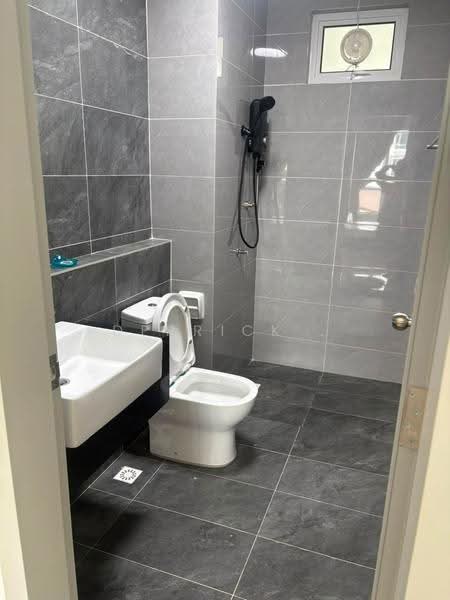 Kondominium untuk Disewa di Lucerne Residences - Derrick . - Bathroom - PropertyGuru.com.my