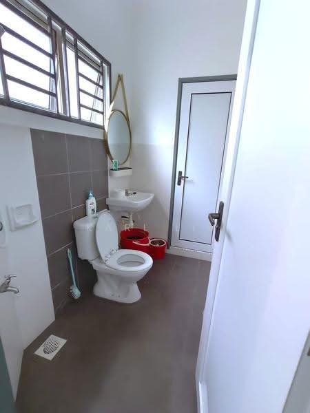 Rumah Teres 2-Tingkat untuk Dijual di Taman Setia Indah (Tebrau) - Karl Lim - Bathroom - PropertyGuru.com.my