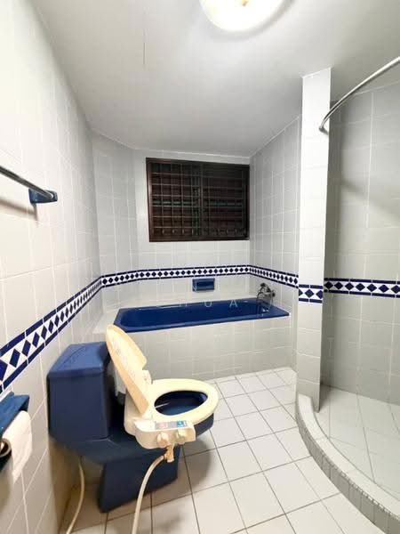 Kondominium untuk Disewa di The Straits View Condominium - Brandon Chua - Bathroom - PropertyGuru.com.my