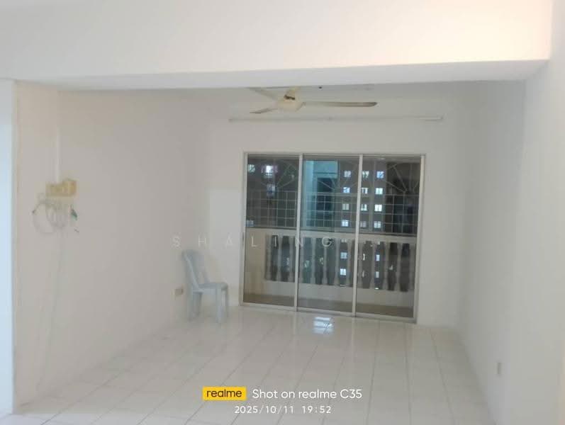 Pangsapuri untuk Dijual di Sri Raya Apartments - Shaling . - Living Room - PropertyGuru.com.my
