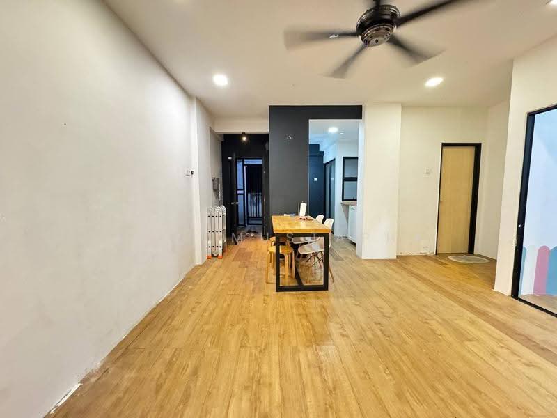 Pangsapuri untuk Dijual di Golden Height (Taman Mas) - Arif Mustapha - Living Room - PropertyGuru.com.my