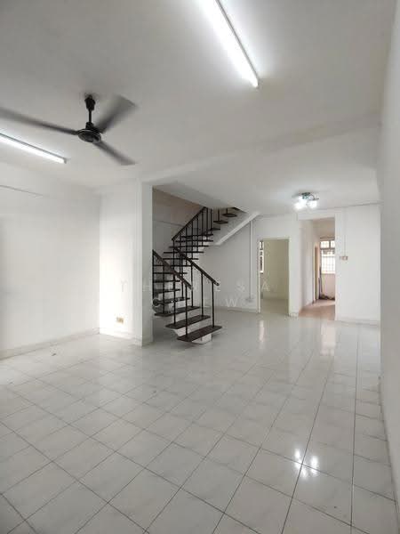 Townhouse for Rent in Taman Perai Utama (Perai) - Theresa Chew - Living Room - PropertyGuru.com.my