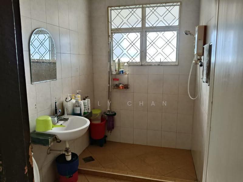 2-storey Terraced House for Sale in Taman Overseas Union (Taman Oug) (Jalan Klang Lama (Old Klang Road)) - Billy Chan - Bathroom - PropertyGuru.com.my