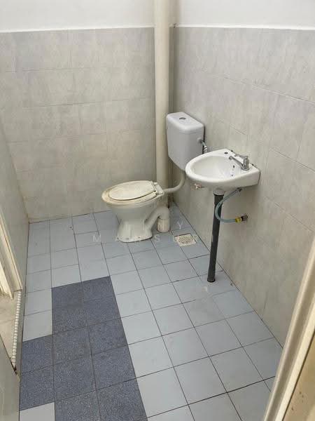 2-storey Terraced House for Sale in Kluang (Johor) - Tiny Mansuri - Bathroom - PropertyGuru.com.my