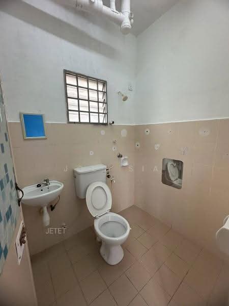 Pangsapuri untuk Disewa di Pangsapuri Kasuarina - Joel Sia - Bathroom - PropertyGuru.com.my
