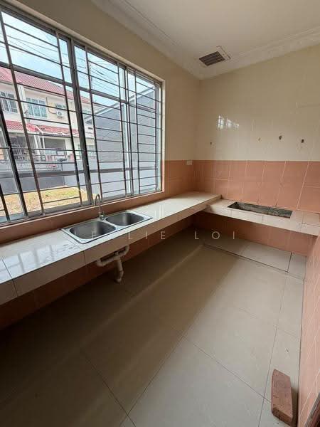 Rumah Teres 2-Tingkat untuk Dijual di Taman Uni Garden (Samarahan) - Leslie Loi - Kitchen - PropertyGuru.com.my