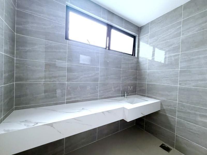 Semi-Detached House for Sale in Taman Gaya (Ulu Tiram) - Karl Lim - Bathroom - PropertyGuru.com.my