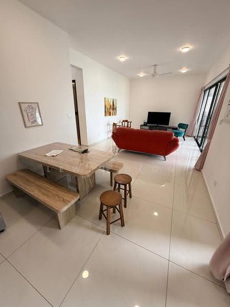 Kondominium untuk Dijual di Royal Strand @ Country Garden Danga Bay - Lewis Neow - Living Room - PropertyGuru.com.my