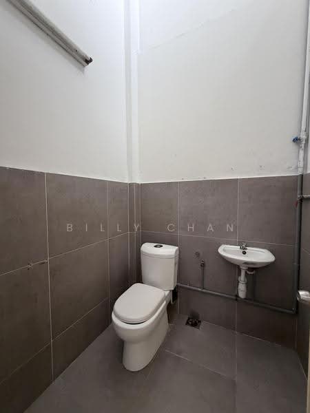 2-storey Terraced House for Sale in Taman Overseas Union (Taman Oug) (Jalan Klang Lama (Old Klang Road)) - Billy Chan - Bathroom - PropertyGuru.com.my