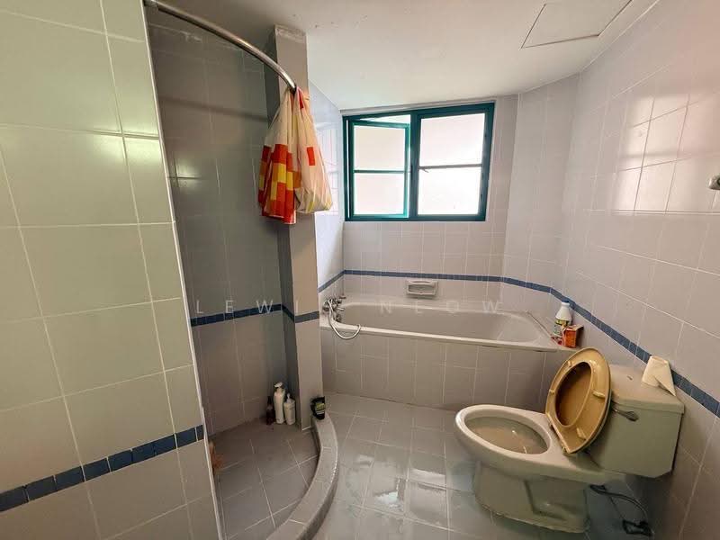 Condominium for Sale at The Straits View Condominium - Lewis Neow - Bathroom - PropertyGuru.com.my