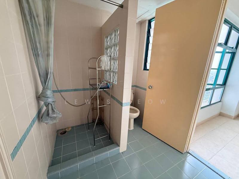 Condominium for Sale at The Straits View Condominium - Lewis Neow - Bathroom - PropertyGuru.com.my