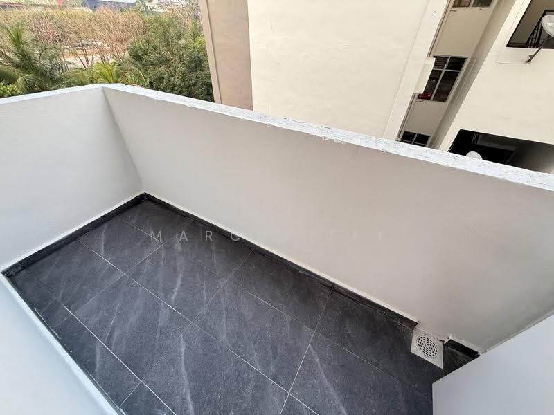 Rumah Flat untuk Dijual di Taman Johor Jaya - Marcus Tey - Balcony - PropertyGuru.com.my