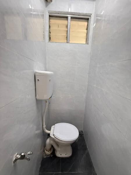 Rumah Flat untuk Dijual di Taman Johor Jaya - Marcus Tey - Bathroom - PropertyGuru.com.my