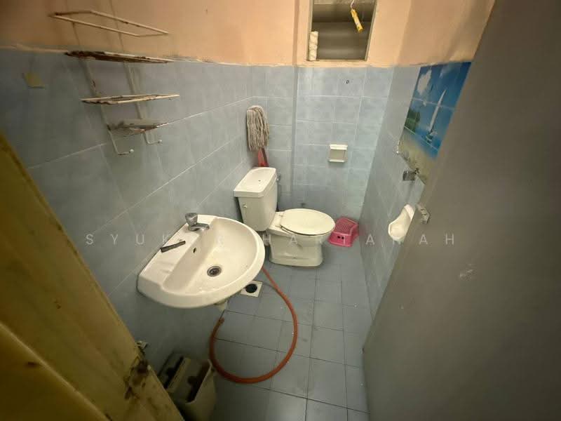 Apartment for Sale at Apartment Selasih - Syukor Hartanah - Bathroom - PropertyGuru.com.my