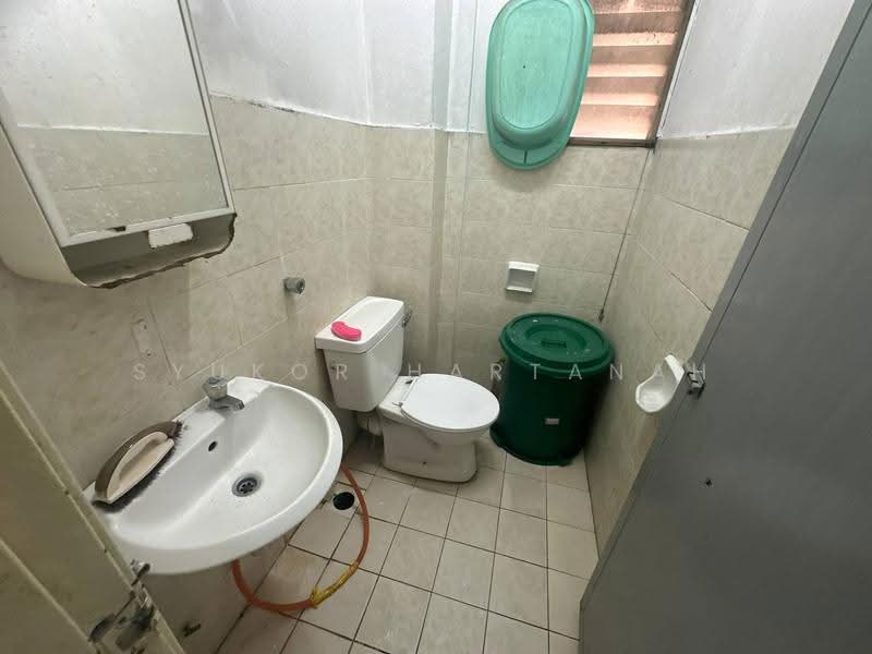 Apartment for Sale at Apartment Selasih - Syukor Hartanah - Bathroom - PropertyGuru.com.my