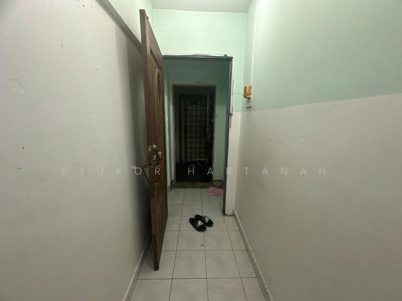 Apartment for Sale at Apartment Selasih - Syukor Hartanah - Corridor - PropertyGuru.com.my