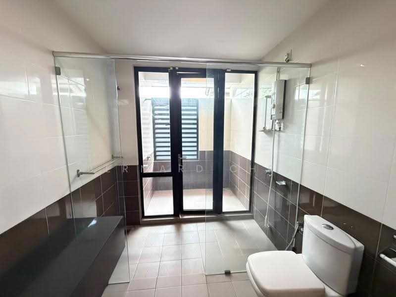 Rumah Teres 3-Tingkat untuk Dijual di Bandar Bayan Bahru (Bayan Lepas) - Bernard Chew - Bathroom - PropertyGuru.com.my