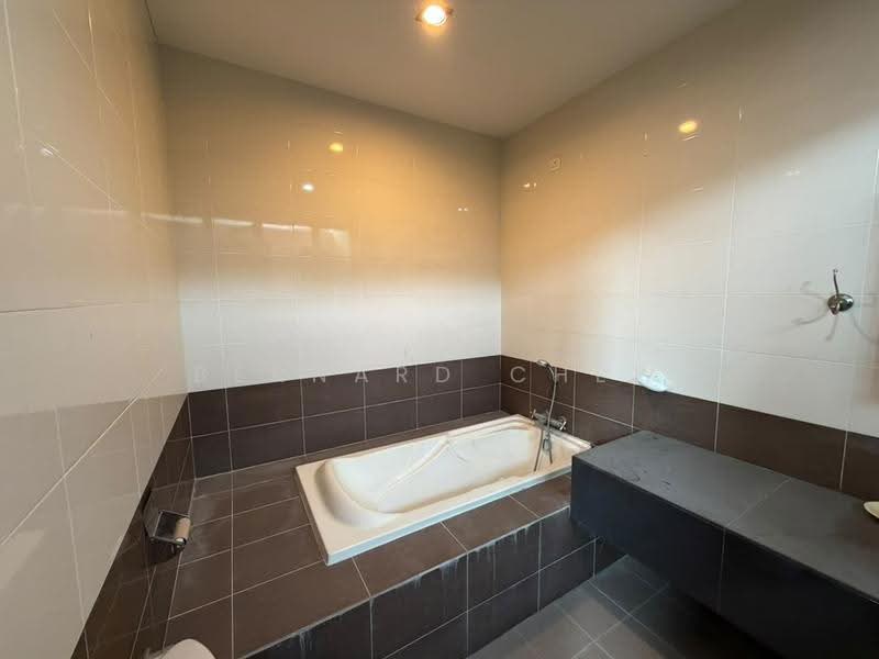 Rumah Teres 3-Tingkat untuk Dijual di Bandar Bayan Bahru (Bayan Lepas) - Bernard Chew - Bathroom - PropertyGuru.com.my