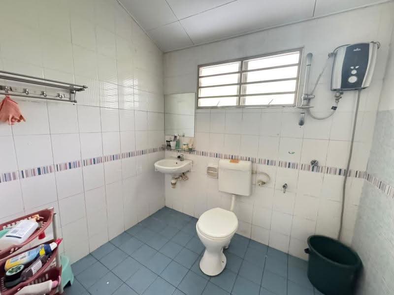 2-storey Terraced House for Sale in Bandar Country Homes (Rawang) - Chloe Kok - Bathroom - PropertyGuru.com.my