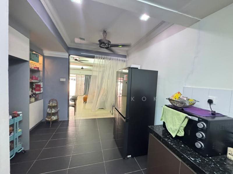 2-storey Terraced House for Sale in Bandar Country Homes (Rawang) - Chloe Kok - Kitchen - PropertyGuru.com.my