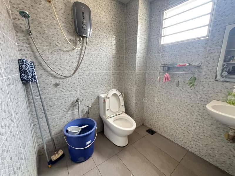 2-storey Terraced House for Sale in Bandar Country Homes (Rawang) - Chloe Kok - Bathroom - PropertyGuru.com.my
