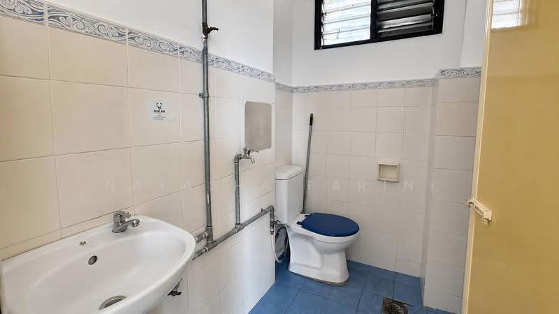 Pangsapuri untuk Dijual di Tasik Heights Apartment - Natasha Farini - Bathroom - PropertyGuru.com.my
