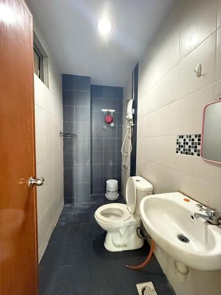 Pangsapuri untuk Disewa di Zennith Suites (Pangsapuri Kebun Teh) - LZ Lau - Bathroom - PropertyGuru.com.my