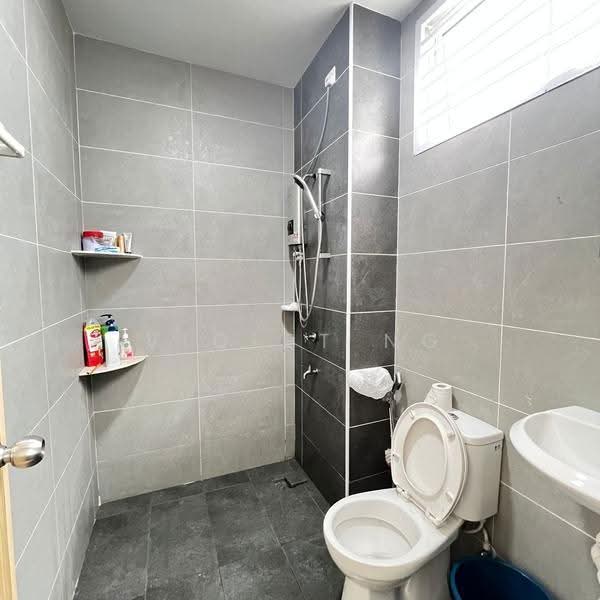Rumah Teres 2-Tingkat untuk Dijual di Taman Bukit Jaya (Ulu Tiram) - Violet Ng - Bathroom - PropertyGuru.com.my
