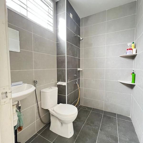 Rumah Teres 2-Tingkat untuk Dijual di Taman Bukit Jaya (Ulu Tiram) - Violet Ng - Bathroom - PropertyGuru.com.my