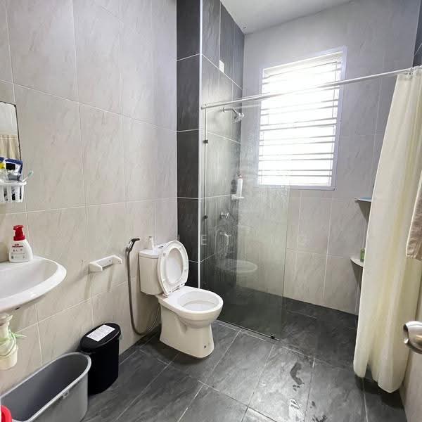 Rumah Teres 2-Tingkat untuk Dijual di Taman Bukit Jaya (Ulu Tiram) - Violet Ng - Bathroom - PropertyGuru.com.my