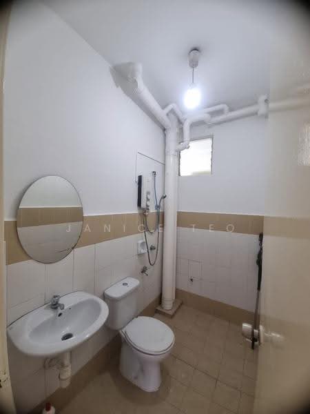 Pangsapuri untuk Dijual di Kipark Apartment - Janice Teo - Bathroom - PropertyGuru.com.my