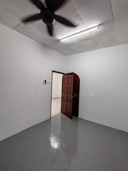 Terraced House for Rent in Island Glades (Jelutong) - Dylan Low - Interior - PropertyGuru.com.my