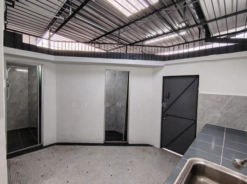Terraced House for Rent in Island Glades (Jelutong) - Dylan Low - Bathroom - PropertyGuru.com.my