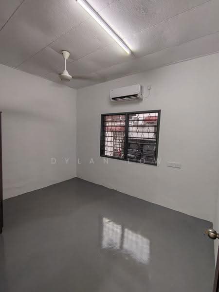 Terraced House for Rent in Island Glades (Jelutong) - Dylan Low - Interior - PropertyGuru.com.my