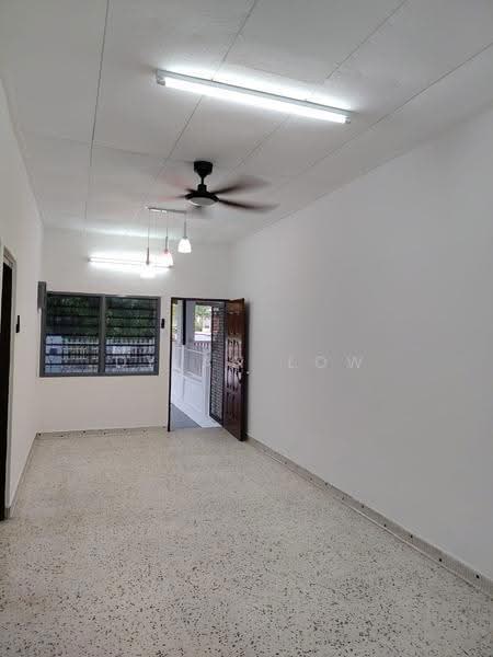 Terraced House for Rent in Island Glades (Jelutong) - Dylan Low - Living Room - PropertyGuru.com.my