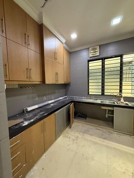 3-storey Terraced House for Rent in Kipark Sri Utara (Batu) - Jay Yong - Kitchen - PropertyGuru.com.my