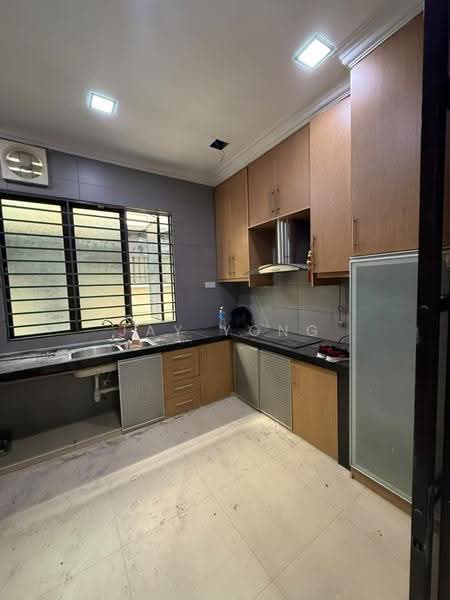 3-storey Terraced House for Rent in Kipark Sri Utara (Batu) - Jay Yong - Kitchen - PropertyGuru.com.my