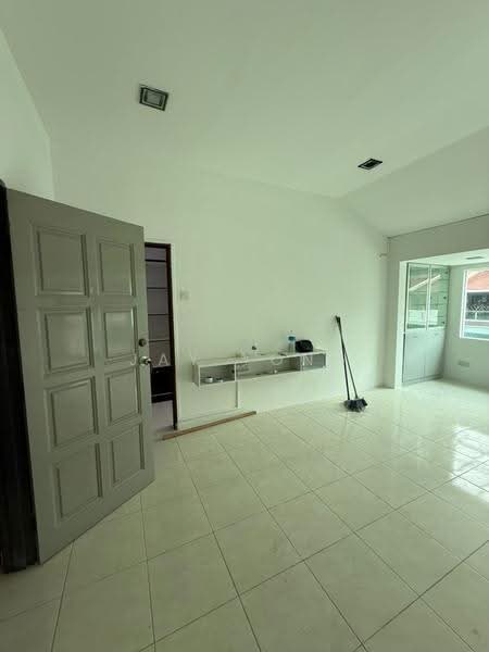 3-storey Terraced House for Rent in Kipark Sri Utara (Batu) - Jay Yong - Living Room - PropertyGuru.com.my
