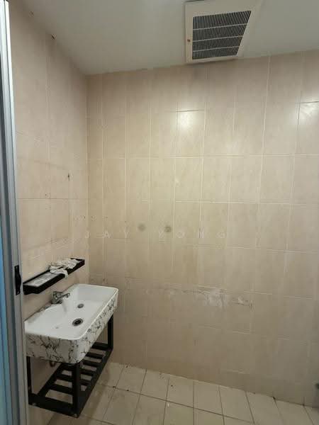 3-storey Terraced House for Rent in Kipark Sri Utara (Batu) - Jay Yong - Bathroom - PropertyGuru.com.my