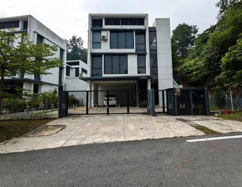 Bungalow House for Sale in Kayangan Heights (Shah Alam) - Rashidah Juremi - Exterior - PropertyGuru.com.my