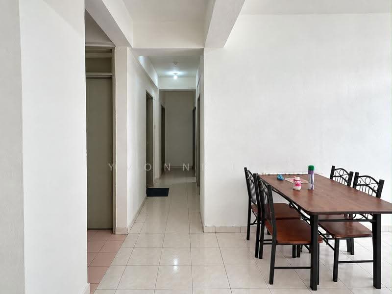 Apartment for Rent at Pangsapuri Indah Taman Air Tawar Indah B - Yvonne Lee - Corridor - PropertyGuru.com.my