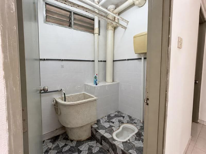 Apartment for Rent at Pangsapuri Indah Taman Air Tawar Indah B - Yvonne Lee - Bathroom - PropertyGuru.com.my