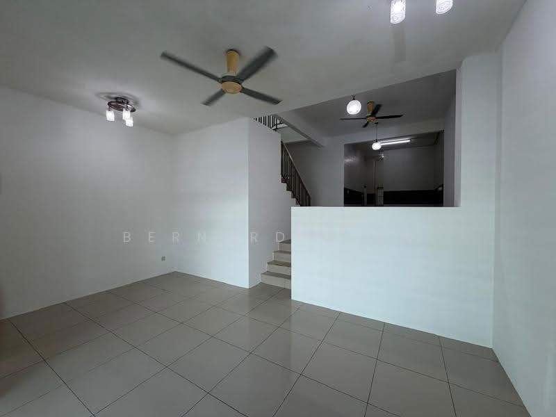 2-storey Terraced House for Sale in Teluk Tempoyak (Batu Maung) - Bernard Chew - Living Room - PropertyGuru.com.my
