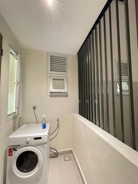 Kediaman Servis untuk Dijual di Met 1 Residences - Josh Gan - Balcony - PropertyGuru.com.my