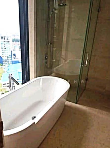Kediaman Servis untuk Disewa di The Astaka @ 1 Bukit Senyum - Tracey Eng - Master Bathroom with Bathtub - PropertyGuru.com.my