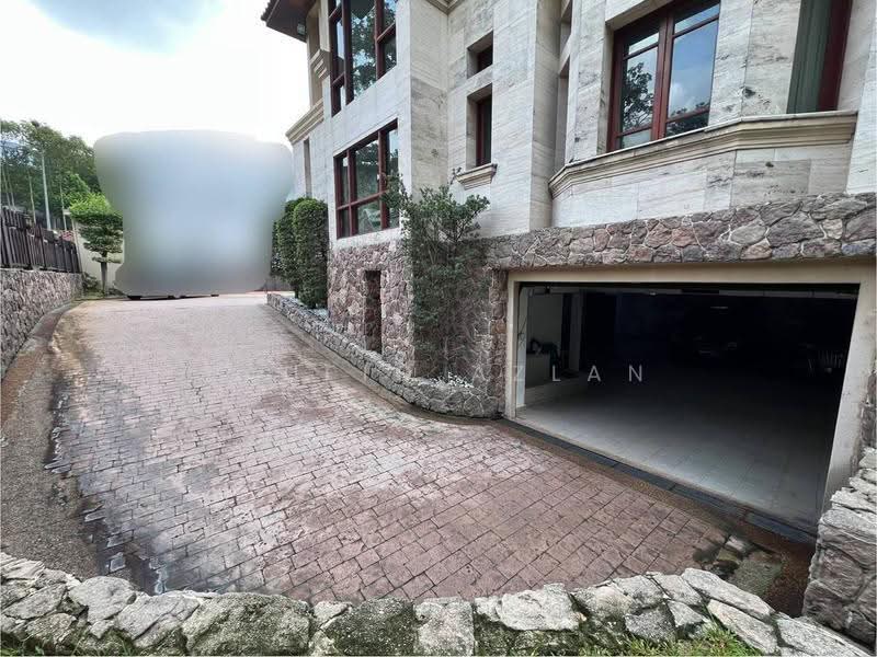 Rumah Banglo untuk Dijual di Mines Resort City (Seri Kembangan) - Taufiq Azlan - Driveway - PropertyGuru.com.my