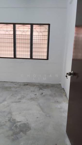 Flat for Sale at Bandar Teknologi Kajang Flat - Cholian Lim - Bedroom 1 - PropertyGuru.com.my