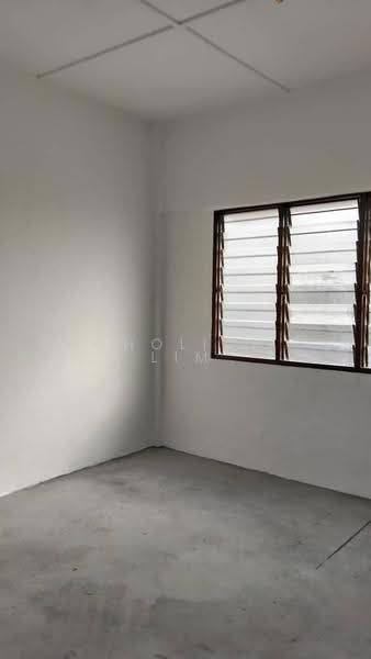 Flat for Sale at Bandar Teknologi Kajang Flat - Cholian Lim - Bedroom 2 - PropertyGuru.com.my