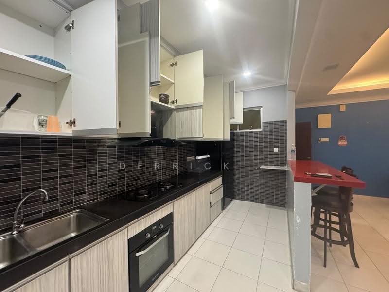 Kondominium untuk Disewa di The Golden Triangle Condominium - Derrick . - Kitchen - PropertyGuru.com.my
