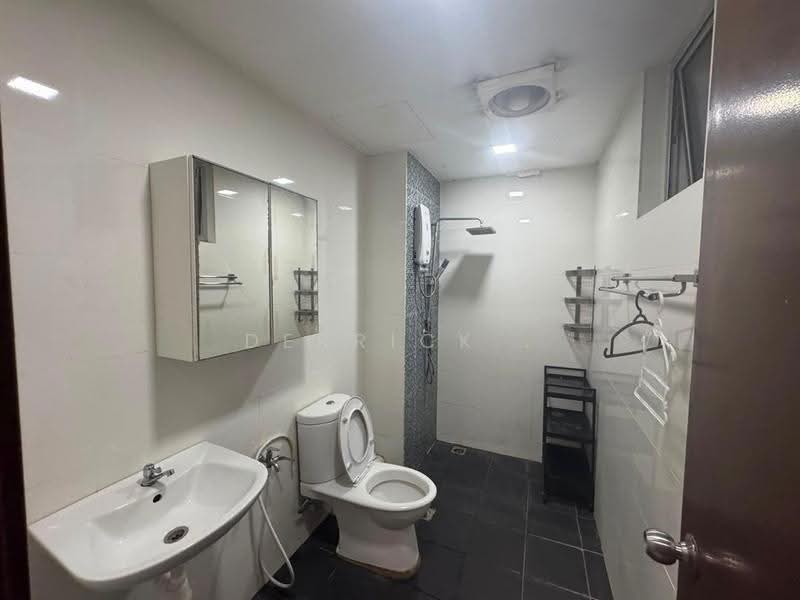 Kondominium untuk Disewa di The Golden Triangle Condominium - Derrick . - Bathroom - PropertyGuru.com.my